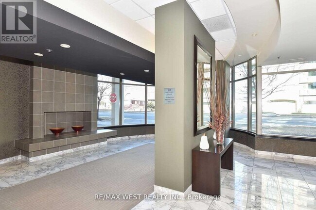Photo du bâtiment - 935 Sheppard Ave W