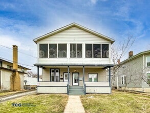 Building Photo - 738 E Main St
