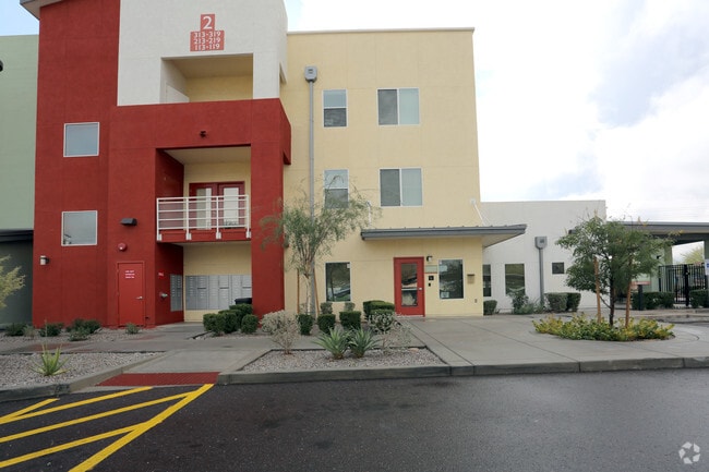 Building Photo - GRANDFAMLIES PLACE