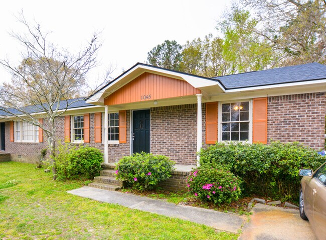 Building Photo - James Island Home