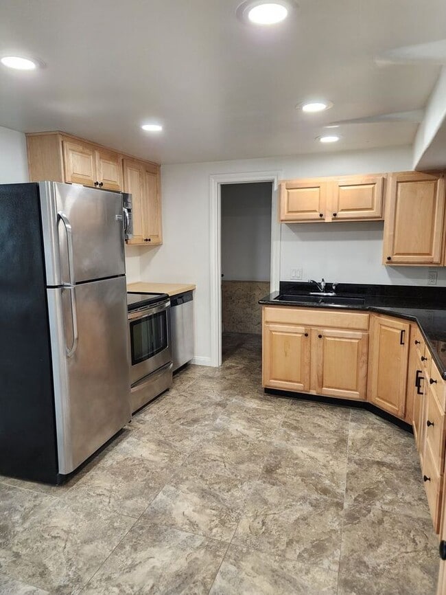 Building Photo - 1/2 OFF 1st Month! Imperial Beach, Spacious 1BR/1BA Unit only 1 Block from the beach!