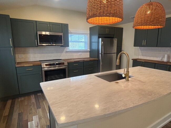 Building Photo - 2188 W 31st St