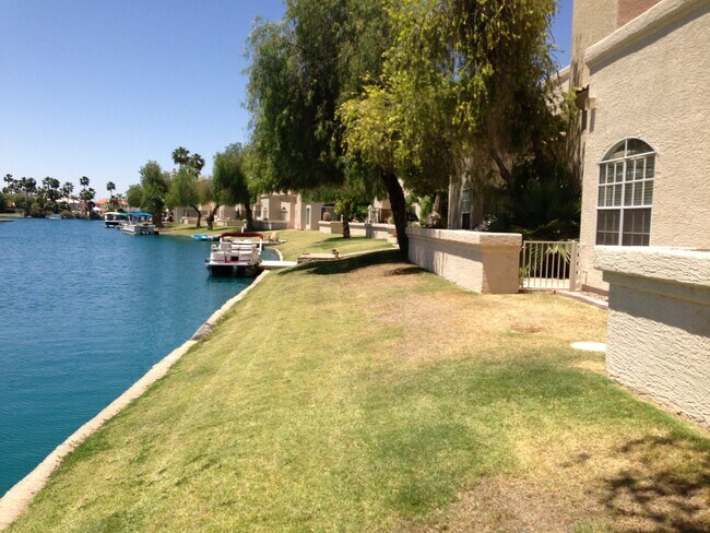 Building Photo - **EXCELLENT 2br/2ba TOWN HOME - (ELLIOT AN...