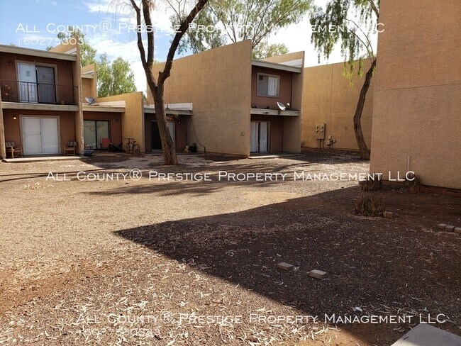 Building Photo - 2832 E Marconi Ave