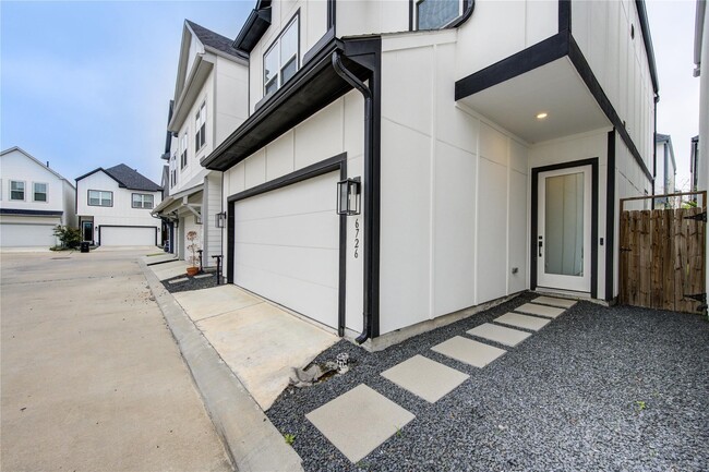 Building Photo - 6726 Parker Oaks Ln