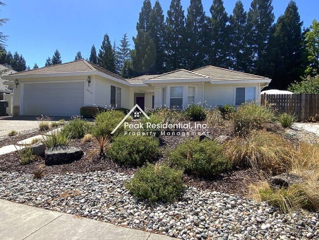 Foto del edificio - Spacious 3bd/2ba Auburn Home With Bonus Ro...