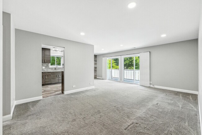 Building Photo - 241 Deerpath Ct