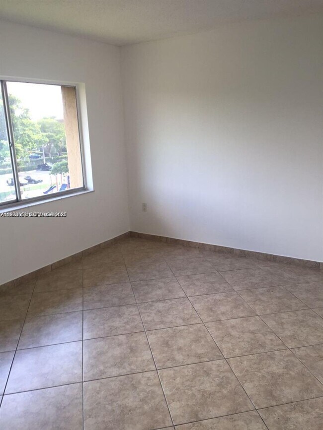 Foto del edificio - 721 N Pine Island Rd