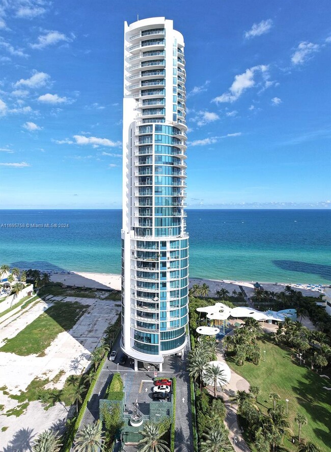 Foto del edificio - 17475 Collins Ave