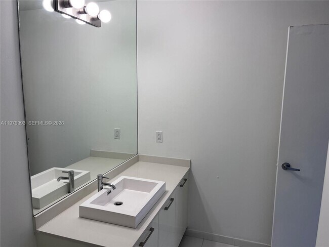 Foto del edificio - 151 SE 1st St