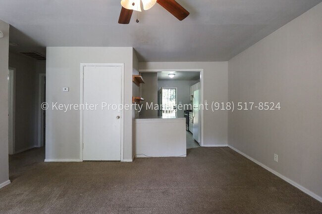 Foto del edificio - 2144 N Garrison Pl