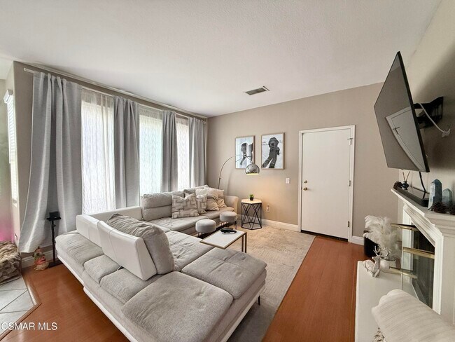 Foto del edificio - 2527 Aurora Ln