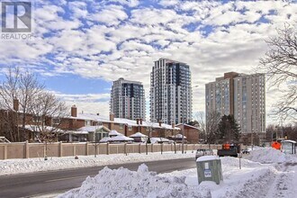 Building Photo - 202 Burnhamthorpe Rd E