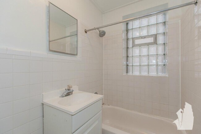 Foto del edificio - 411 W Roscoe St