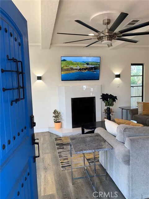Foto del edificio - 1574 N Orange Grove Ave
