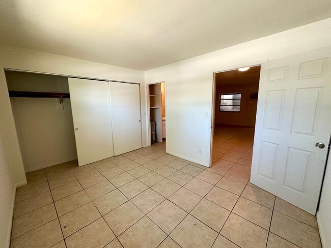 Building Photo - 300 20th St