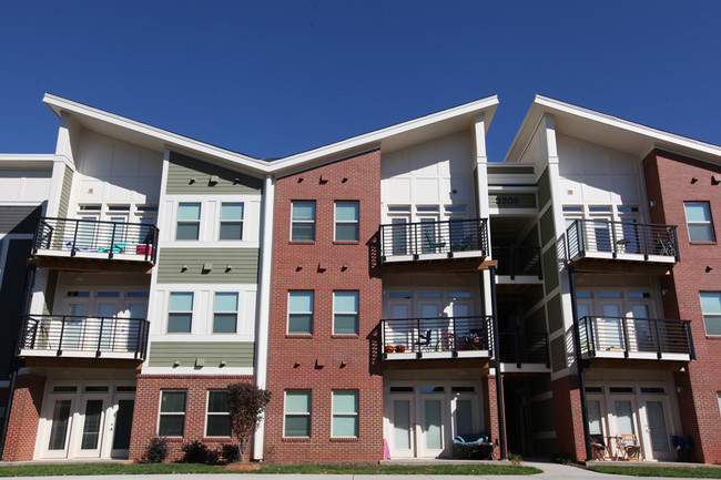 Building Photo - Vyne on Central