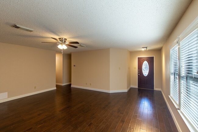 Building Photo - 3513 Davenport