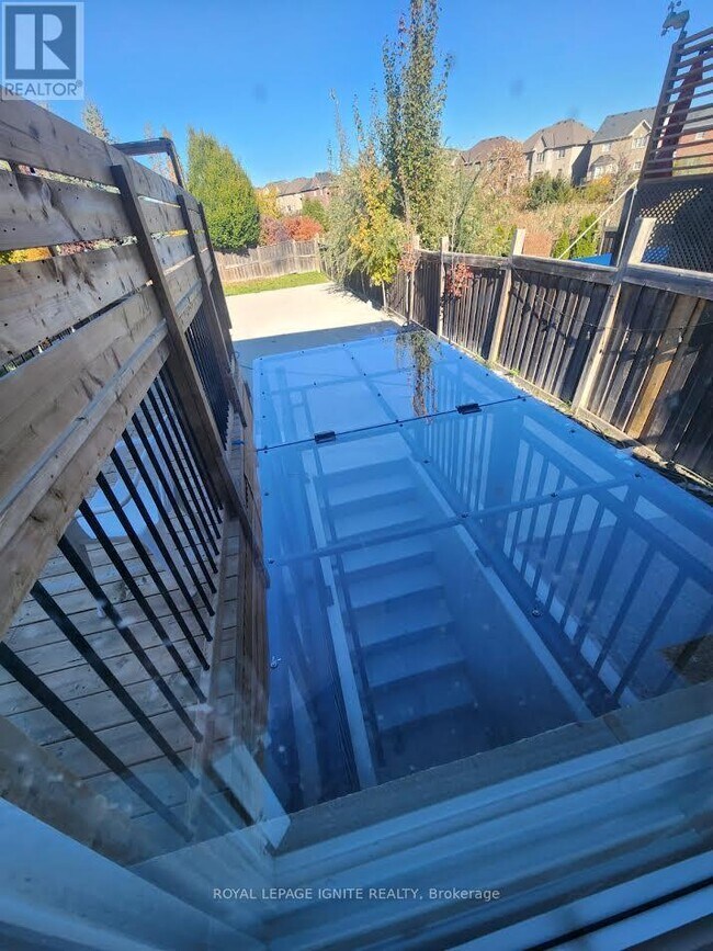 Building Photo - 1299 Laurier Ave