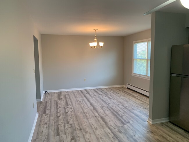 Building Photo - 302 Arnold Ave