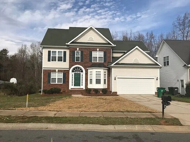 Foto del edificio - MUST SEE this Gorgeous 5 Beds 3 Bath home ...