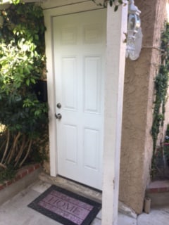 front door area - 4350 Corinth Ave