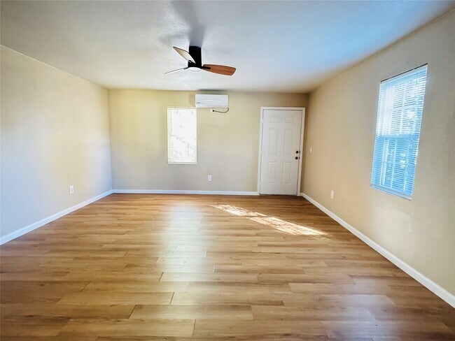 Foto del edificio - 7131 Farm to Market Rd 563