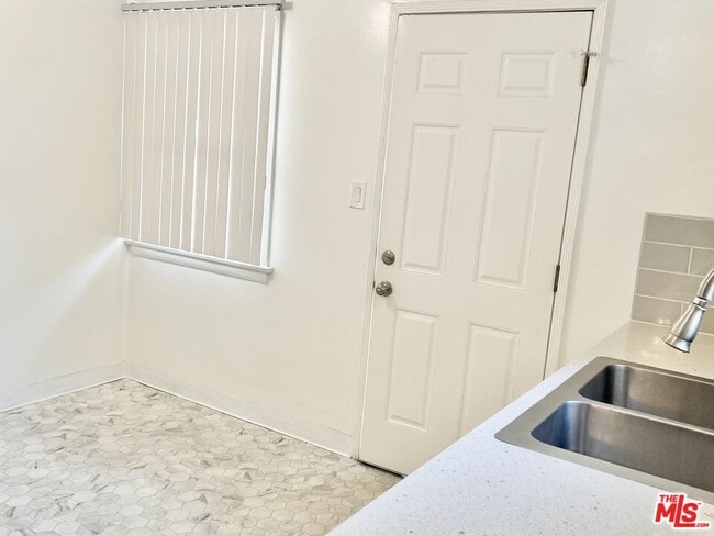 Building Photo - 2334 Keeler St