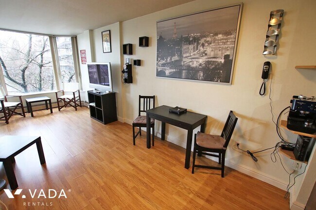 Photo du bâtiment - Anchor Point Apartment For Rent 505-1330 B...
