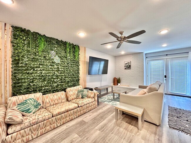 Foto del edificio - Modern & Cozy 2BR/2BA Home with Stylish Fi...