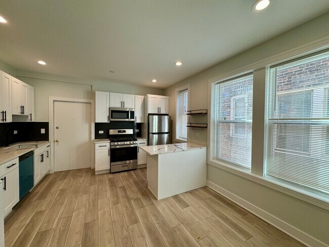 Foto del edificio - 2207 W Montrose Ave