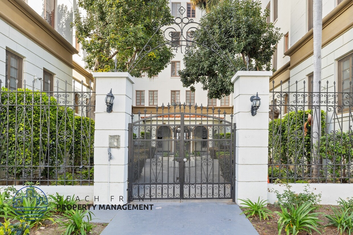 Primary Photo - 418 S. Normandie Ave.