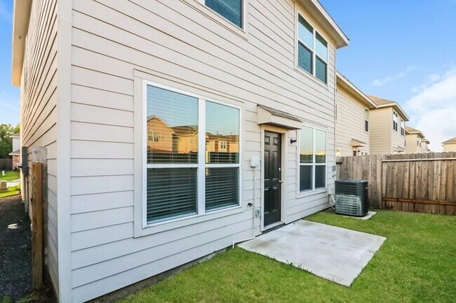 Foto del edificio - 2618 Bouvardia Wy