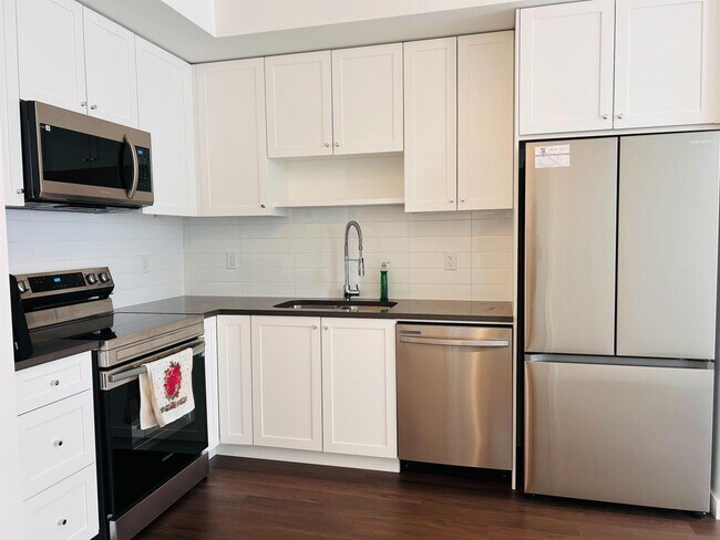 Photo du bâtiment - 15738-15785 85 Ave