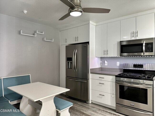 Foto del edificio - 3065 E Harbor Blvd