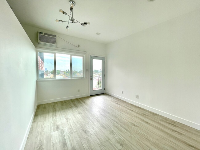 Building Photo - 1315 Montana St