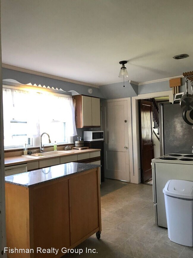 Building Photo - 2 br, 1.5 bath House - 277 Broadway