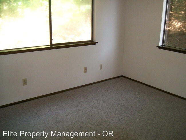 Building Photo - 2955 NW Glenridge Dr