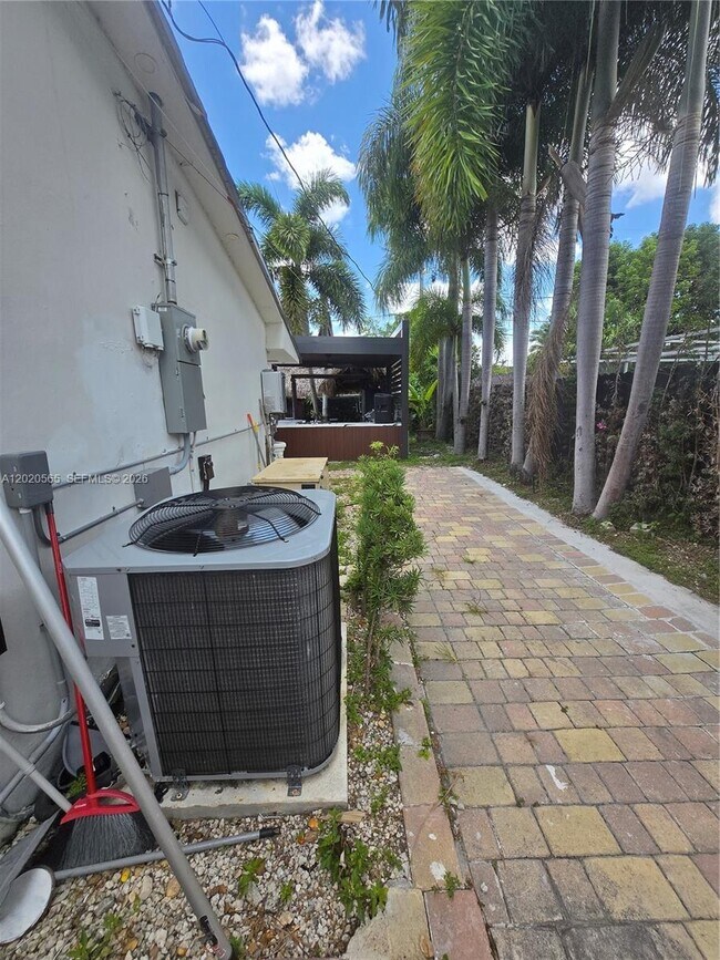 Foto del edificio - 1730 SW 93rd Ct