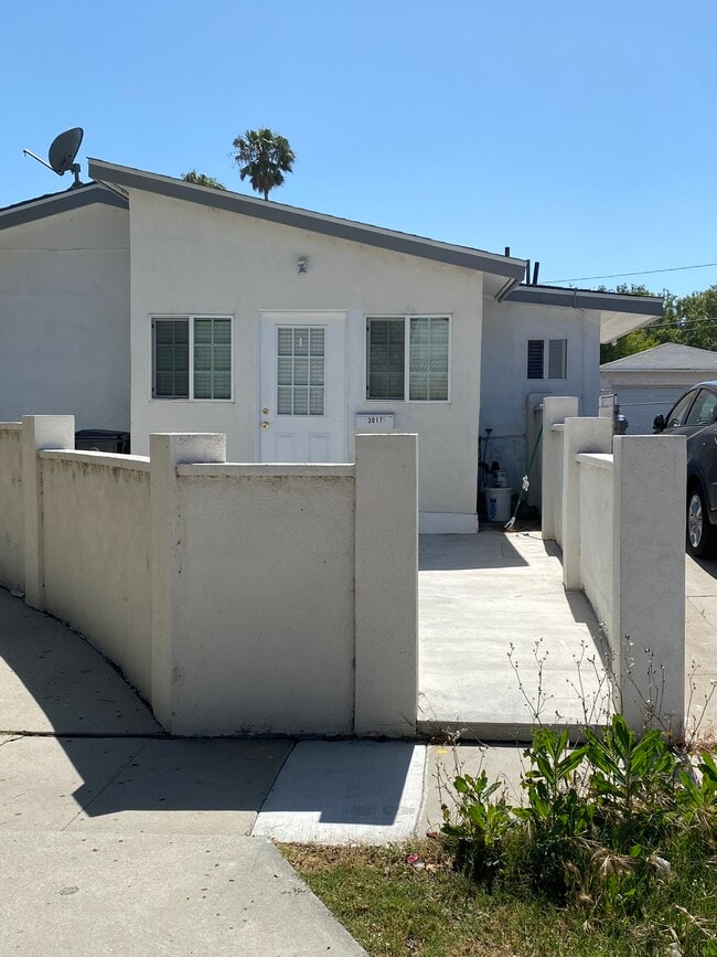 Building Photo - 3017 Sentney Ave