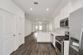 Building Photo - 15819 Kinlough Dr