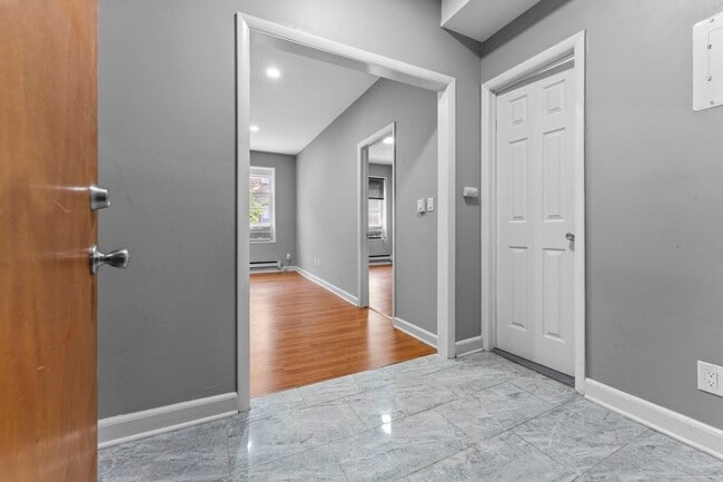 Foto del edificio - 248 Clendenny Ave