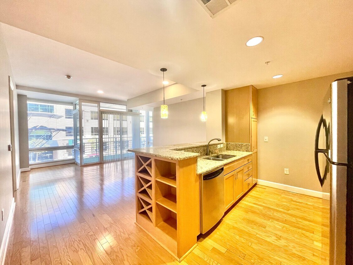Primary Photo - Beautiful 1 bedroom condo with amenities g...