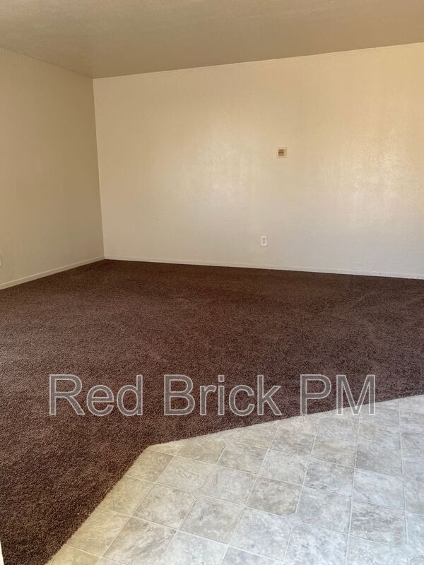 Foto del edificio - 489 Cedar Ave