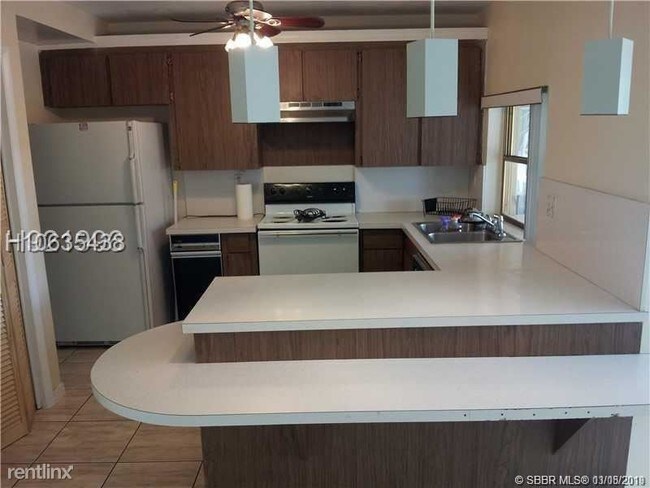 Building Photo - 3 br, 2 bath House - 50 NE 210th St # 50A