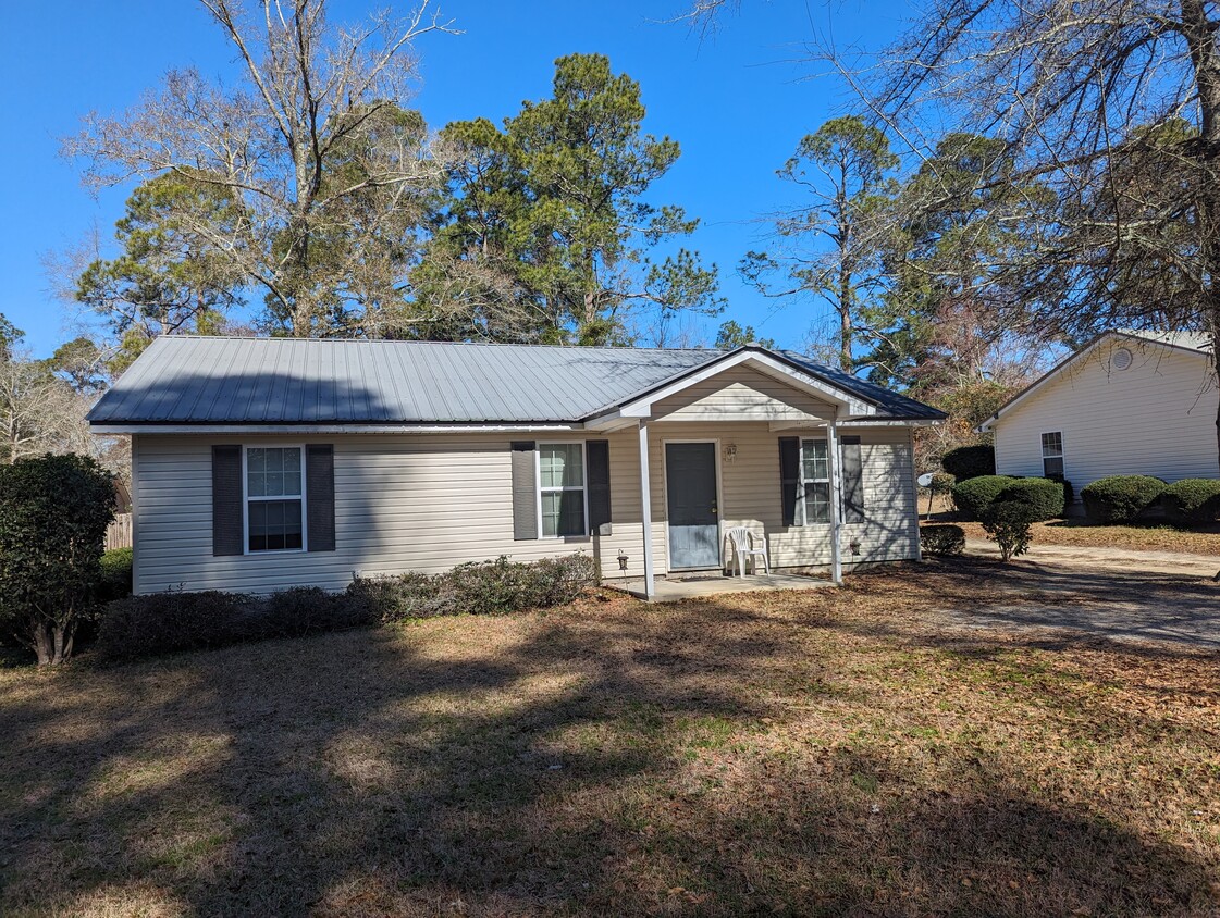 Front of property - 318 Elaine Dr