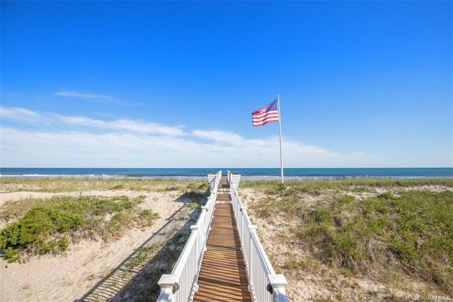 Building Photo - 743 Dune Rd