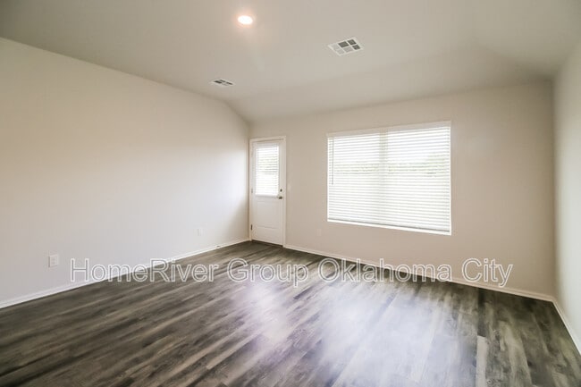 Building Photo - 1220 S Brk Dr