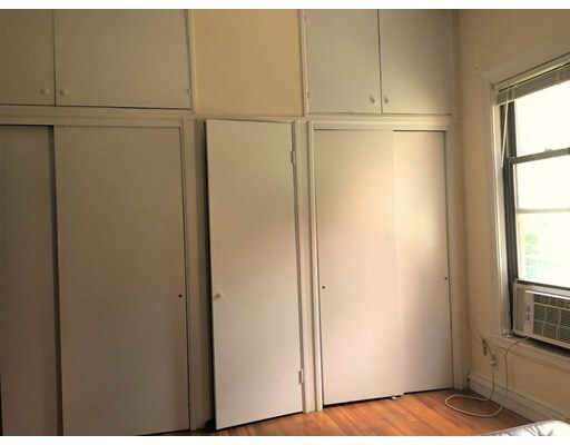 Building Photo - 5 Cazenove St
