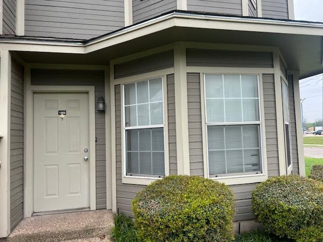 Primary Photo - 1302 Park Ave